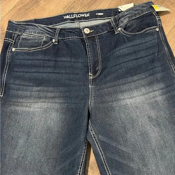 Wallflower Tomboy Fit Jeans Size 16W New - Picture 2 of 5